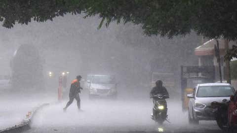 મુંબઈમાં આગામી 24-48 કલાકમાં ભારે વરસાદ પડવાની સંભાવના,હવામાન વિભાગે આપી ચેતવણી