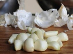 peel-garlic-easily-1-jpg_1200x630xt