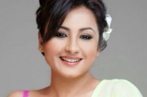 09_33_482677380divya-dutta-2