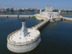 133167934Jamnagar_Lakhota_Lake_and_Museum_Main