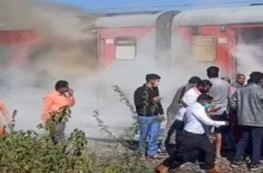 gandhidham-puri train caught fire-1