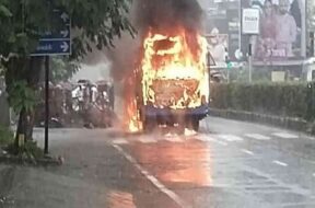 surat bus fire (2)