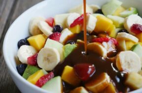 chaat-dressing-on-fruit-salad