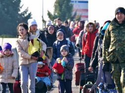 _123437359_ukrainian_refugees_poland_afp