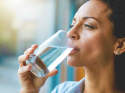 4878-Woman_drinking_a_glass_of_water-732×549-thumbnail-732×549