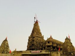 1024px-Dwarakadheesh_Krishna_Temple_Dwarka_Gujarat_India