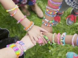 friendship-bands_1500_thinkstockphotos-517521389