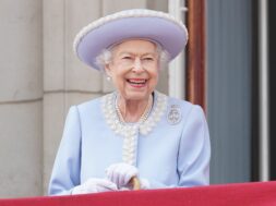 queen-elizabeth-ii-watches-from-the-balcony-of-buckingham-news-photo-1662662018