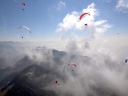 Paragliding_at_Bir_HP_11zon