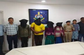 Navasari police station, gold coin theft accused